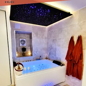 - La Delos - Jacuzzi 2 Places - Centre A Pied - Lit Queen Size - Parking Privee - Wifi - Center Within Walking Distance - Quimper
